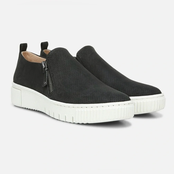 SOUL Naturalizer Turner Slip On Sneaker | Black | 9W - Picture 2 of 10